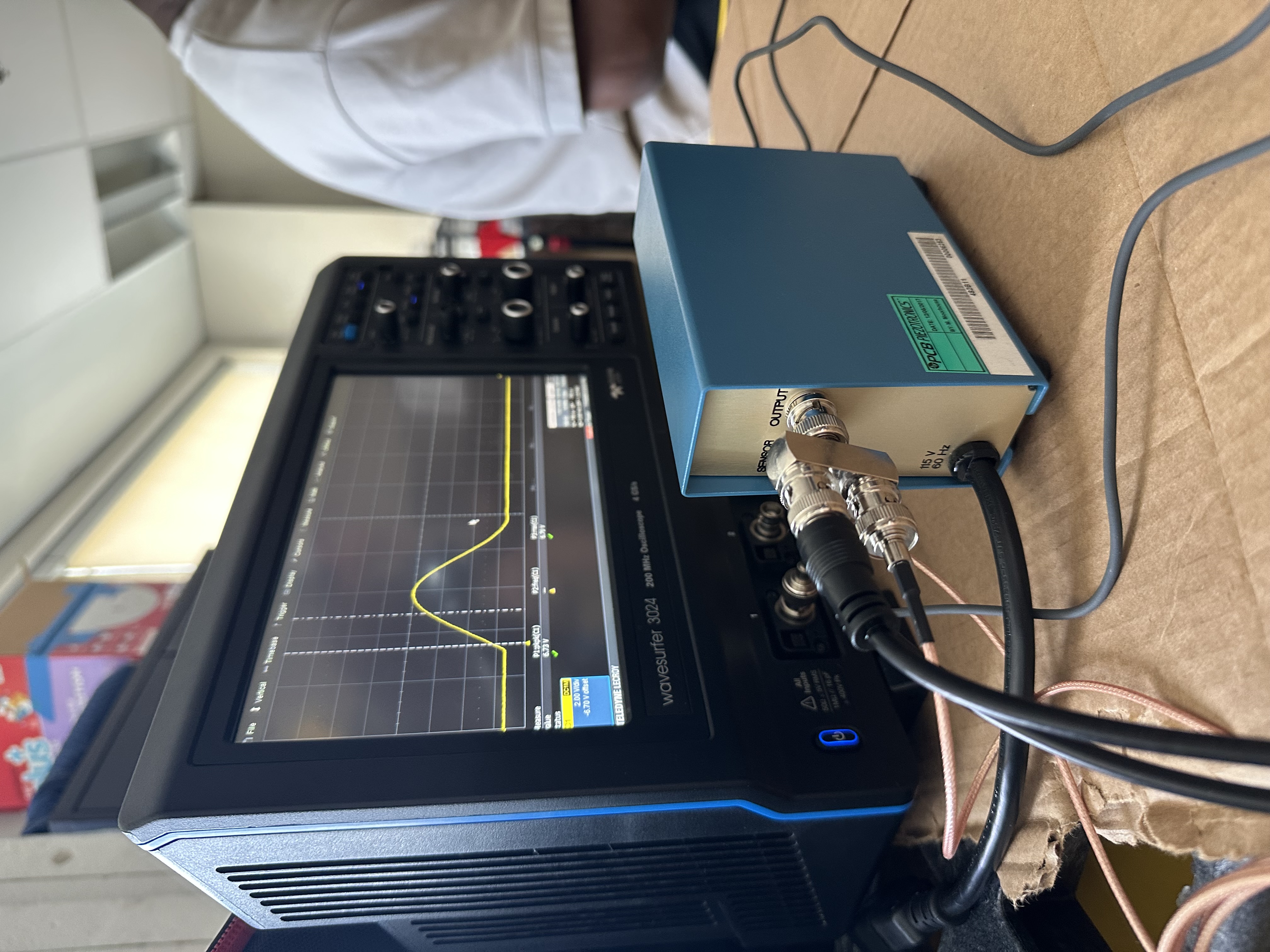 Oscilloscope and impact hammer setup